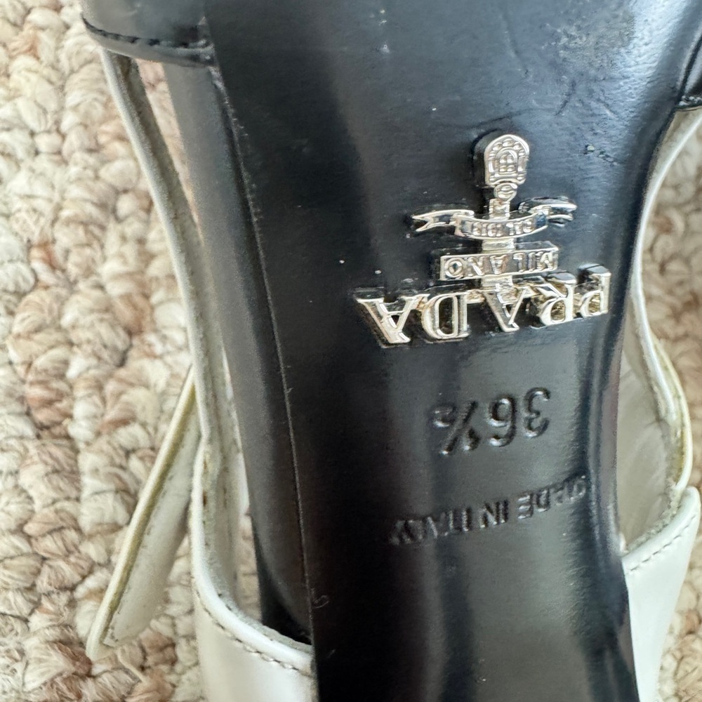 Prada
Mary Jane patent leather heels Size 36 1/2 - Picture 8 of 11